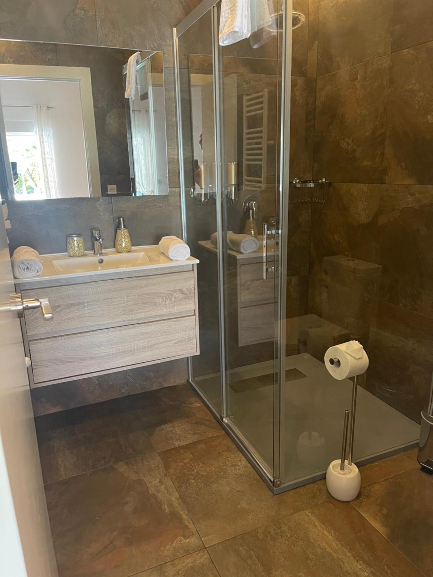 Suite Privada Frente A La Piscina Para 2 Personas Con Sofa Cama Para 2 Mas 4P No Es Casa Completa San Vicente Raspeig Dış mekan fotoğraf