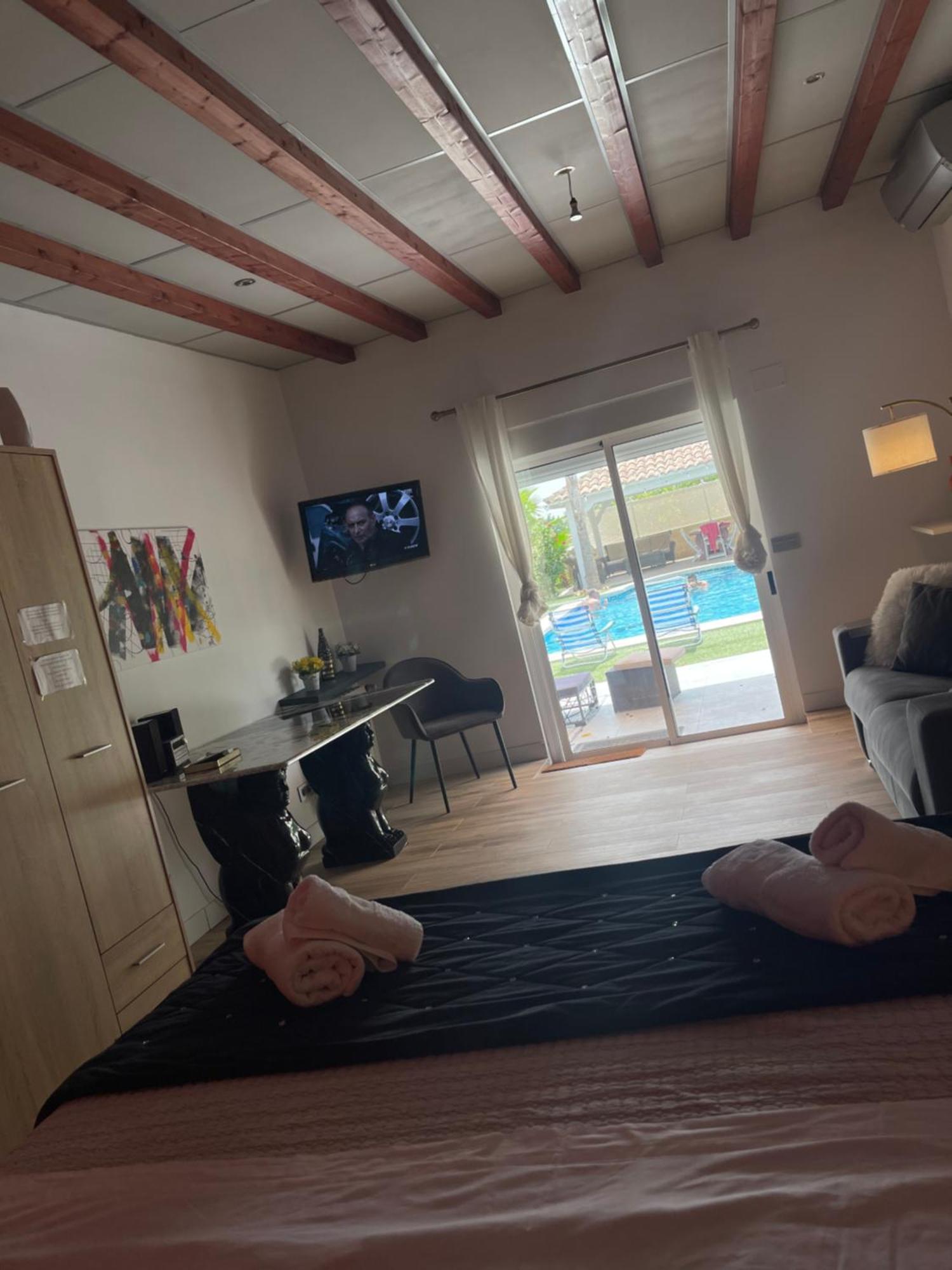 Suite Privada Frente A La Piscina Para 2 Personas Con Sofa Cama Para 2 Mas 4P No Es Casa Completa San Vicente Raspeig Dış mekan fotoğraf