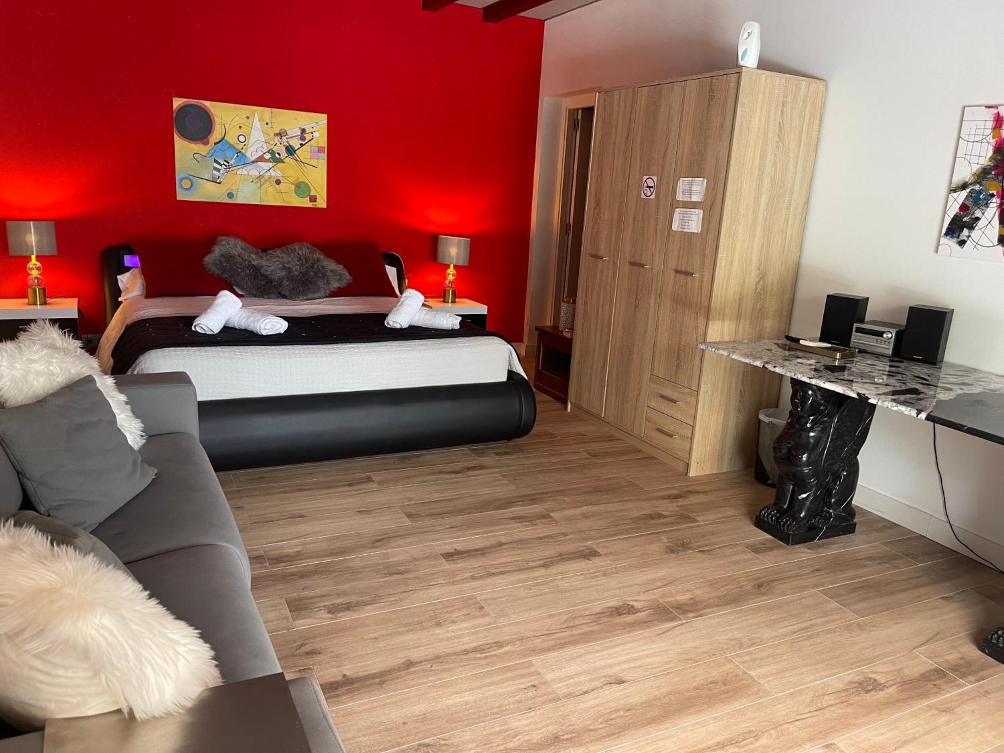 Suite Privada Frente A La Piscina Para 2 Personas Con Sofa Cama Para 2 Mas 4P No Es Casa Completa San Vicente Raspeig Dış mekan fotoğraf