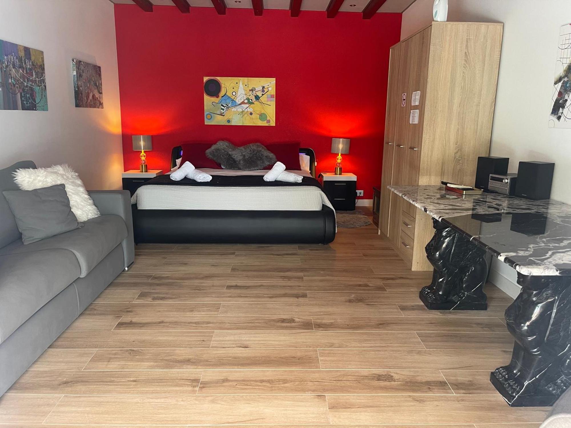 Suite Privada Frente A La Piscina Para 2 Personas Con Sofa Cama Para 2 Mas 4P No Es Casa Completa San Vicente Raspeig Dış mekan fotoğraf